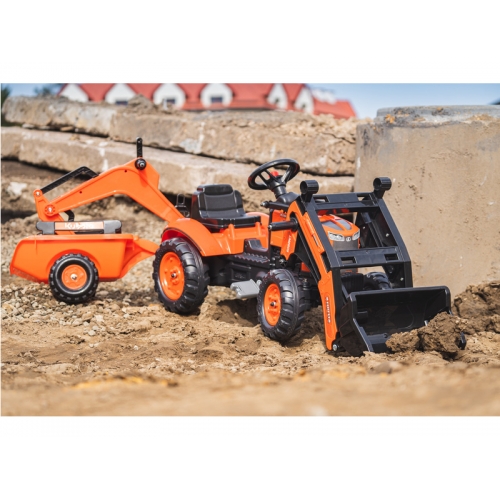 Trator a pedais Kubota M135GX com pa, excavadeira e reboque basculante